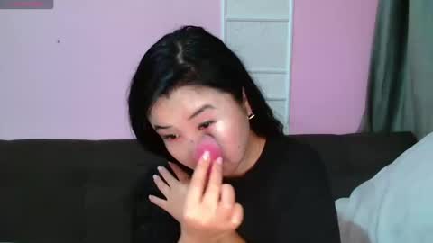 Snapshot of bet_lu chatting on 10.21.25 Bet Lu online show from 10.21.25