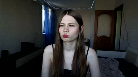 Snapshot of bethkallberg chatting on 06.07.26 Leila online show from 06.07.26