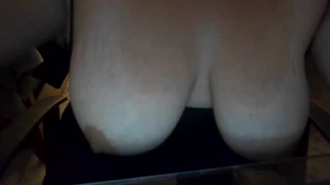 Snapshot of betsysjuggs chatting on 09.20.25 betsysjuggs online show from 09.20.25
