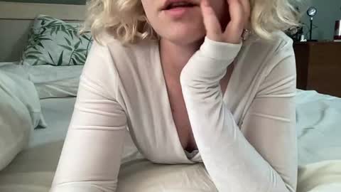 Snapshot of betteketty chatting on 07.16.26 Bette online show from 07.16.26
