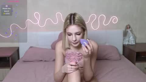 Snapshot of betty_blame chatting on 11.24.25 Betty and Oscar online show from 11.24.25