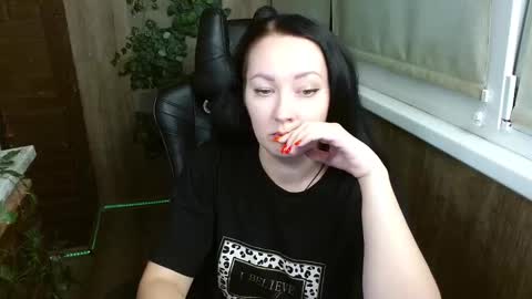 Snapshot of betty_luss chatting on 09.08.25 Sia online show from 09.08.25