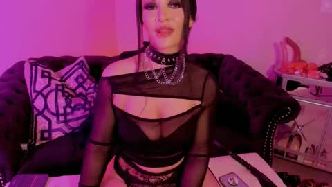 Snapshot of bettybishop chatting on 02.14.25 NatashaxoBangs online show from 02.14.25