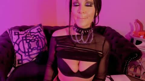 Snapshot of bettybishop chatting on 02.14.25 NatashaxoBangs online show from 02.14.25