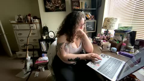 Betty Cake online show from 12.19.24