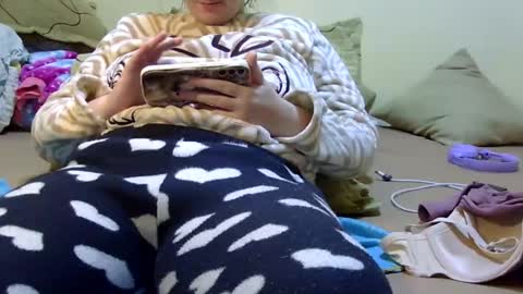 Snapshot of bety25 chatting on 11.28.25 bety25 online show from 11.28.25