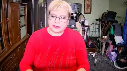 BeverlyQCynia online show from 10.21.25