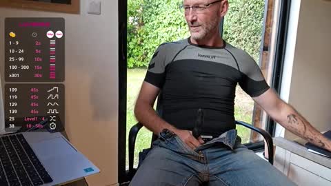 My name is David and if you like public exhibitions you wont be disappointed with me LoL - My favorite vibes is 44  online show from 09.23.25