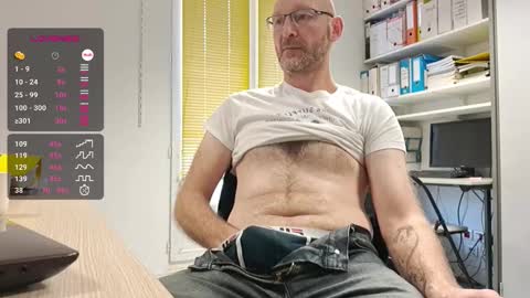 Snapshot of bi_french69 chatting on 01.16.26 My name is David and if you like public exhibitions you wont be disappointed with me LoL - My favorite vibes is 44 online show from 01.16.26