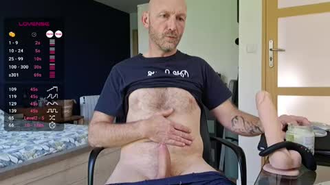 My name is David and if you like public exhibitions you wont be disappointed with me LoL - My favorite vibes is 44  online show from 03.02.26
