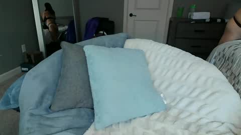 Snapshot of bi_sexualmilf chatting on 12.02.24 Bi sexualmilf Fansly online show from 12.02.24