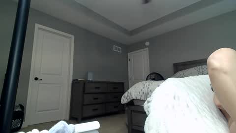 Snapshot of bi_sexualmilf chatting on 12.16.24 Bi sexualmilf Fansly online show from 12.16.24