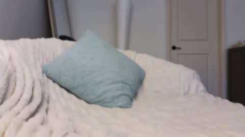 Snapshot of bi_sexualmilf chatting on 01.13.25 Bi sexualmilf Fansly online show from 01.13.25