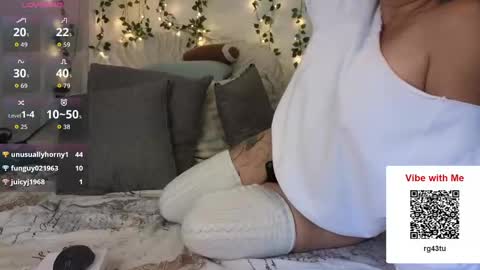 Snapshot of bi_sexualmilf chatting on 09.23.25 Bi sexualmilf Fansly online show from 09.23.25