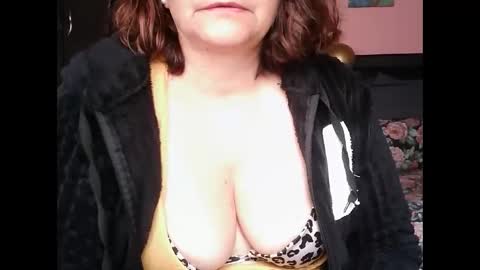 Snapshot of biancasteel chatting on 05.12.26 biancasteel online show from 05.12.26