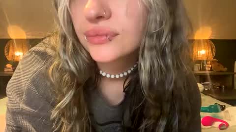 Ellie  online show from 04.24.26