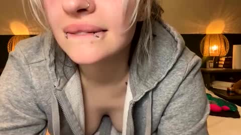 Ellie  online show from 04.30.26
