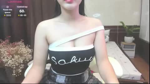 Snapshot of bibi_2005 chatting on 11.17.25 Bi Bi online show from 11.17.25