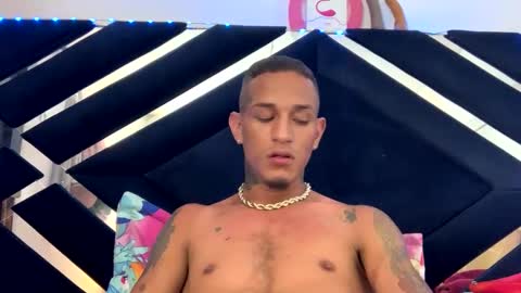 Stiven Leon online show from 01.01.25