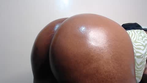 Snapshot of bigass_scarlet chatting on 04.18.26 Estrella online show from 04.18.26