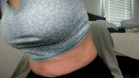 Snapshot of bigb00tyjudi chatting on 10.07.25 bigb00tijudy online show from 10.07.25
