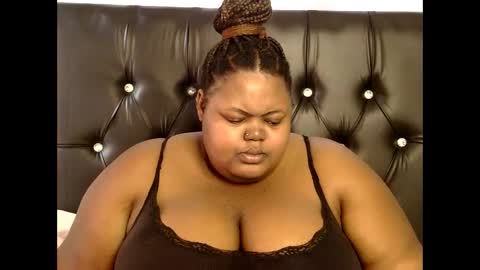 Snapshot of bigblackmamma chatting on 09.17.25 Natasha online show from 09.17.25