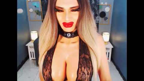 Snapshot of bigbomblhoraine chatting on 05.10.26 Loraine Cruz online show from 05.10.26
