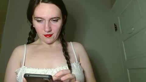 Isabella online show from 11.23.25