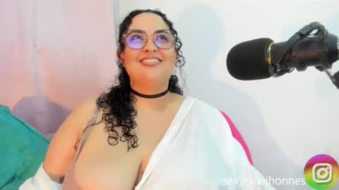 Snapshot of bigcloe chatting on 09.12.25 Cloe   online show from 09.12.25