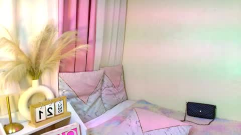 Snapshot of bigcockmarina chatting on 12.21.25 HOLLY online show from 12.21.25