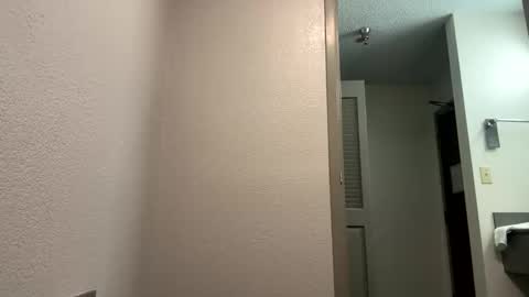 Snapshot of bigpopparhepantiedroppa chatting on 01.16.25 DontLieyoudfuckm3 online show from 01.16.25