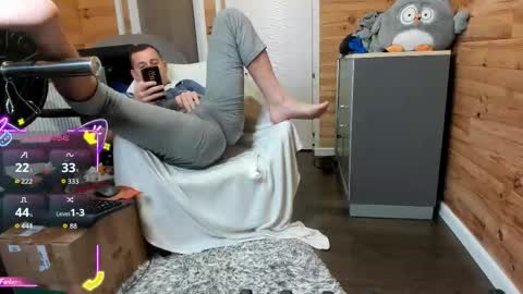 Snapshot of bigsshark chatting on 11.16.25 bigsshark online show from 11.16.25