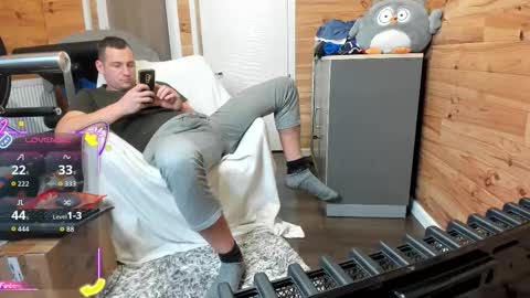 Snapshot of bigsshark chatting on 11.18.25 bigsshark online show from 11.18.25