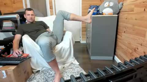 Snapshot of bigsshark chatting on 11.23.25 bigsshark online show from 11.23.25