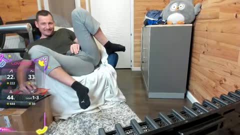 Snapshot of bigsshark chatting on 11.26.25 bigsshark online show from 11.26.25