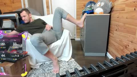 Snapshot of bigsshark chatting on 11.28.25 bigsshark online show from 11.28.25