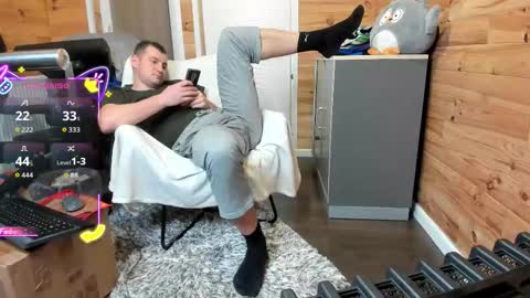 Snapshot of bigsshark chatting on 12.17.25 bigsshark online show from 12.17.25