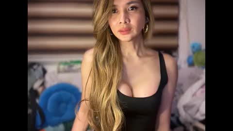 Snapshot of bigsurprise4u chatting on 10.27.25 Yna     online show from 10.27.25