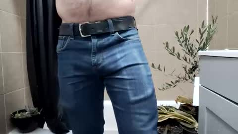 Snapshot of bigtopcircus chatting on 12.22.25 bigtopcircus online show from 12.22.25