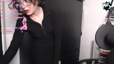 Snapshot of biihoney chatting on 11.12.25 Valeria 3 online show from 11.12.25