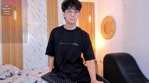 Snapshot of billie_jr chatting on 10.04.25 Billie online show from 10.04.25