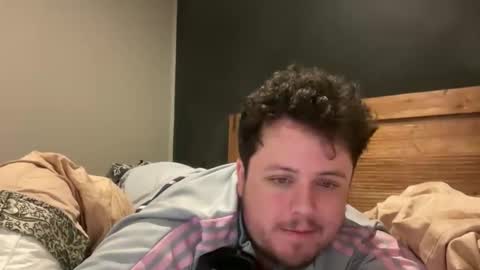 Snapshot of bisexualchubbyboy chatting on 11.18.25 james online show from 11.18.25