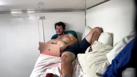 Snapshot of bitedeforain chatting on 09.19.25 bitedeforain online show from 09.19.25