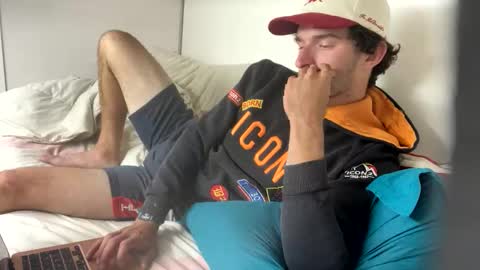 Snapshot of bitedeforain chatting on 10.18.25 bitedeforain online show from 10.18.25