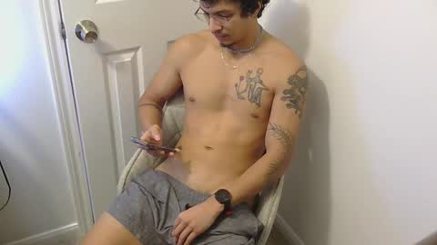 Snapshot of bitix00 chatting on 12.17.25 bitix00 online show from 12.17.25