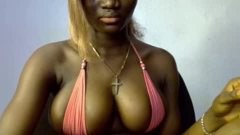 Esthy online show from 10.15.25