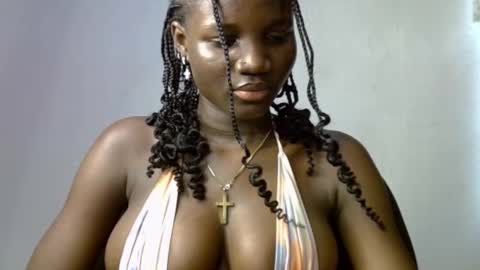 Esthy online show from 10.25.25