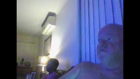 Snapshot of black_n_white4 chatting on 03.01.25 black_n_white4 online show from 03.01.25