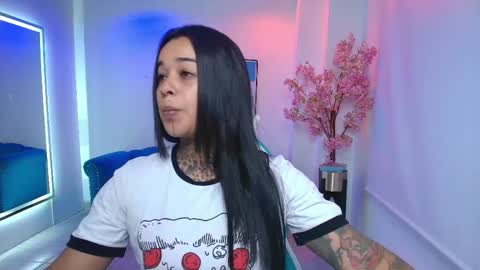 Snapshot of black_roseee chatting on 05.19.26 Rousse online show from 05.19.26