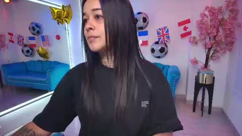 Snapshot of black_roseee chatting on 06.14.26 Rousse online show from 06.14.26